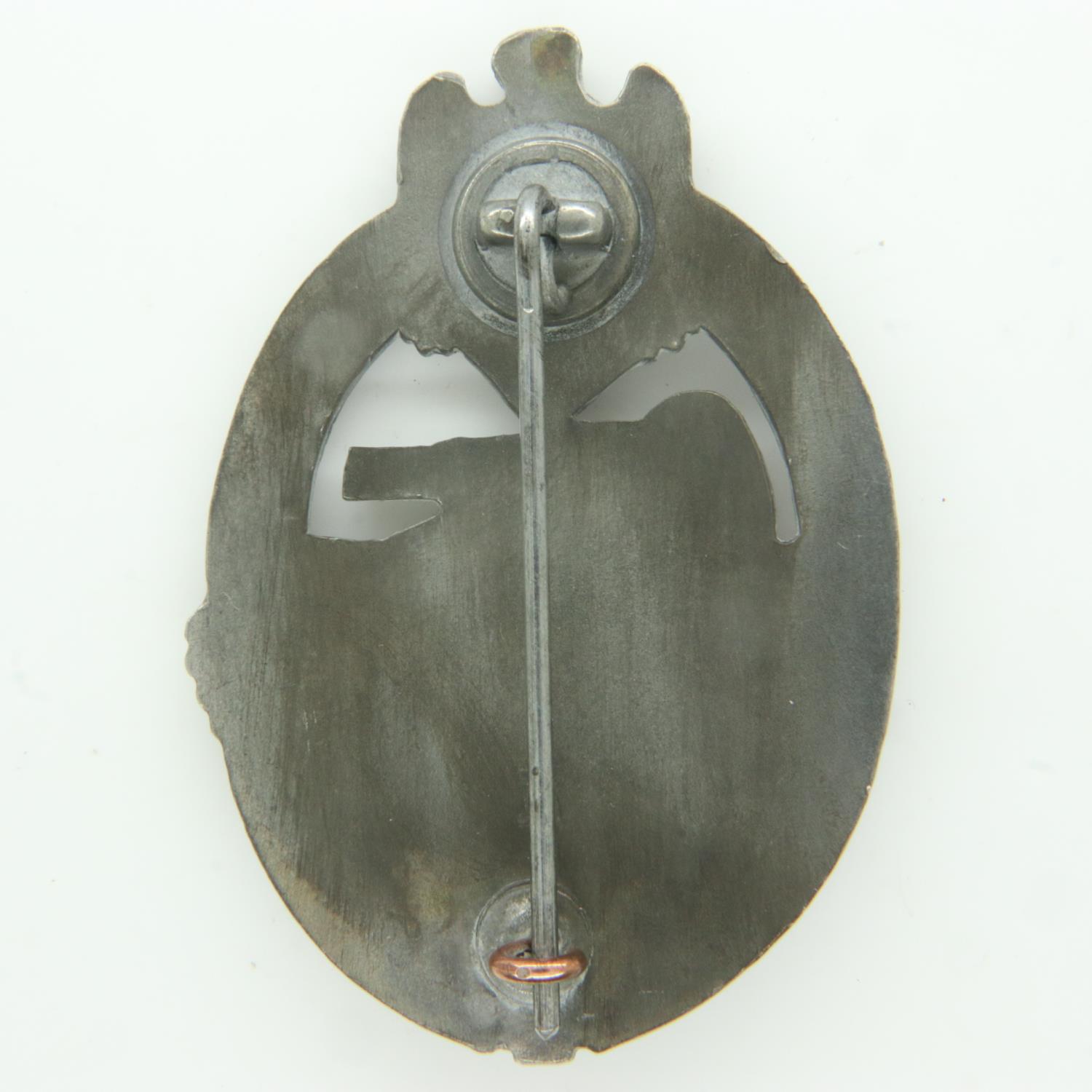 WWII German Silver Panzer Assault badge. Unmarked. UK P&P Group 0 (£6+VAT for the first lot and £1+ - Bild 2 aus 2