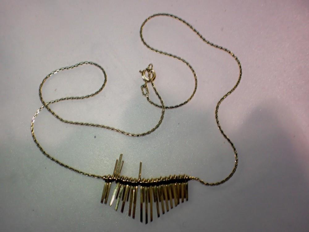 A gold-plated Art Deco style necklace. UK P&P Group 0 (£6+VAT for the first lot and £1+VAT for