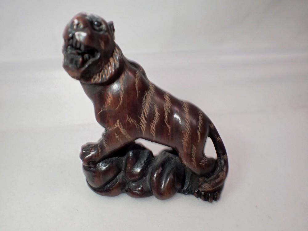 Carved Japanese hardwood tiger netsuke. UK P&P Group 1 (£16+VAT for the first lot and £2+VAT for