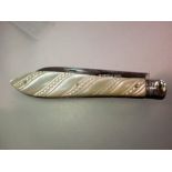 Silver bladed folding fruit knife with mother of pearl grip. UK P&P Group 0 (£6+VAT for the first