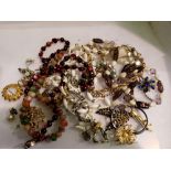 Collection of mixed costume jewellery, including silver and brooches. UK P&P Group 1 (£16+VAT for