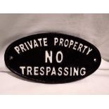 Cast iron oval No Trespassing sign, L: 24 cm. UK P&P Group 1 (£16+VAT for the first lot and £2+VAT