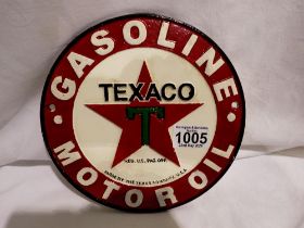 Cast iron circular Texaco wall plaque, D: 20 cm. UK P&P Group 1 (£16+VAT for the first lot and £2+