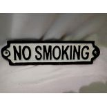 Cast iron No Smoking sign. UK P&P Group 1 (£16+VAT for the first lot and £2+VAT for subsequent lots)