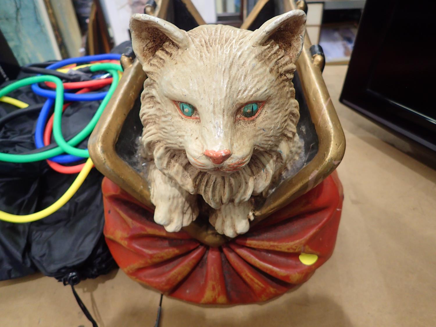 Resin cat in the bag magazine rack, L: 43 cm, W: 23 cm, H: 35 cm, multiple areas with scratches - Image 2 of 9