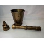 Brass mortar and pestle. UK P&P Group 1 (£16+VAT for the first lot and £2+VAT for subsequent lots)