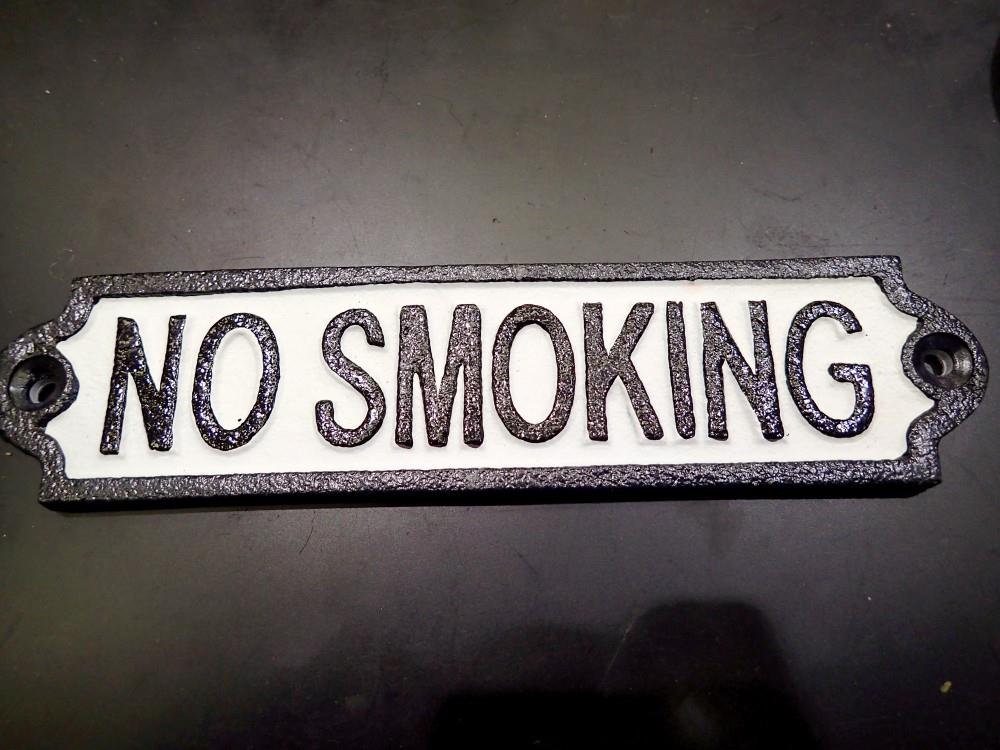 Cast iron rectangular No Smoking sign, L: 20 cm. UK P&P Group 1 (£16+VAT for the first lot and £2+