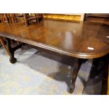 Extending oak dining table, H: 74 cm, L: 180 cm. Not available for in-house P&P