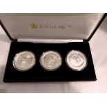 Boxed three coin kangaroo replica bullion set. UK P&P Group 1 (£16+VAT for the first lot and £2+