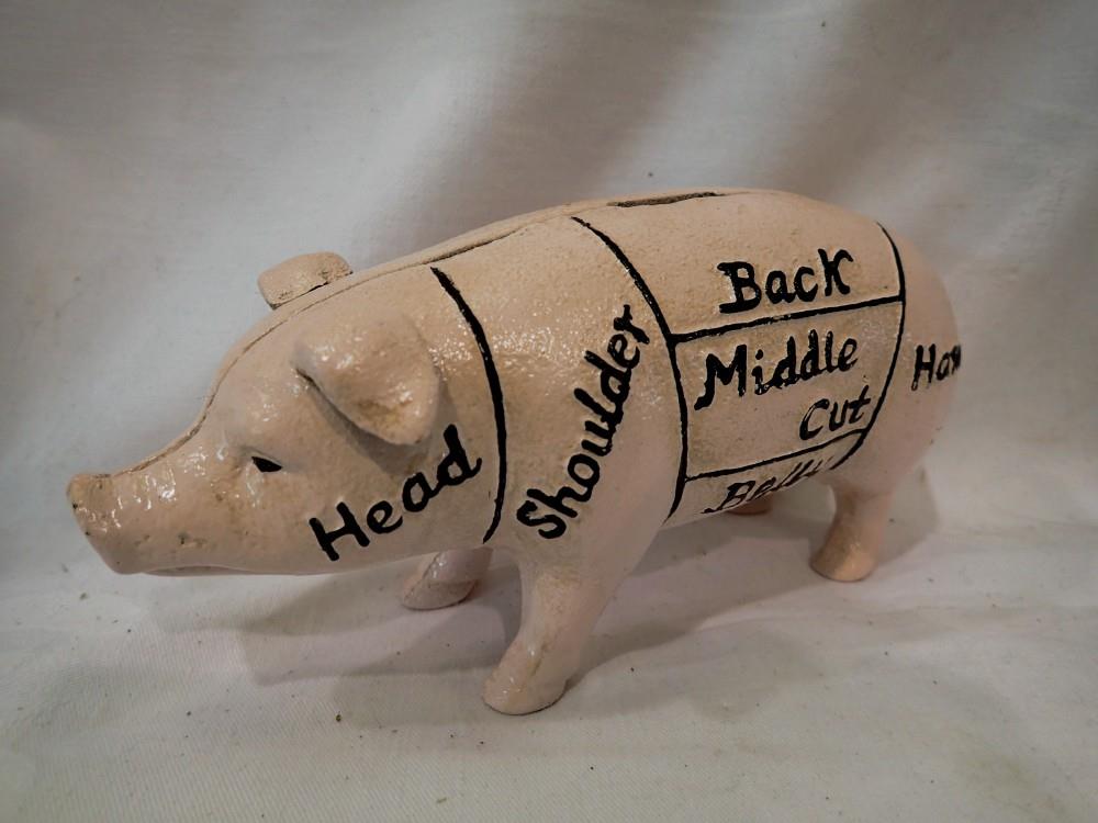 Cast iron piggy bank. L:15cm. UK P&P Group 2 (£20+VAT for the first lot and £4+VAT for subsequent