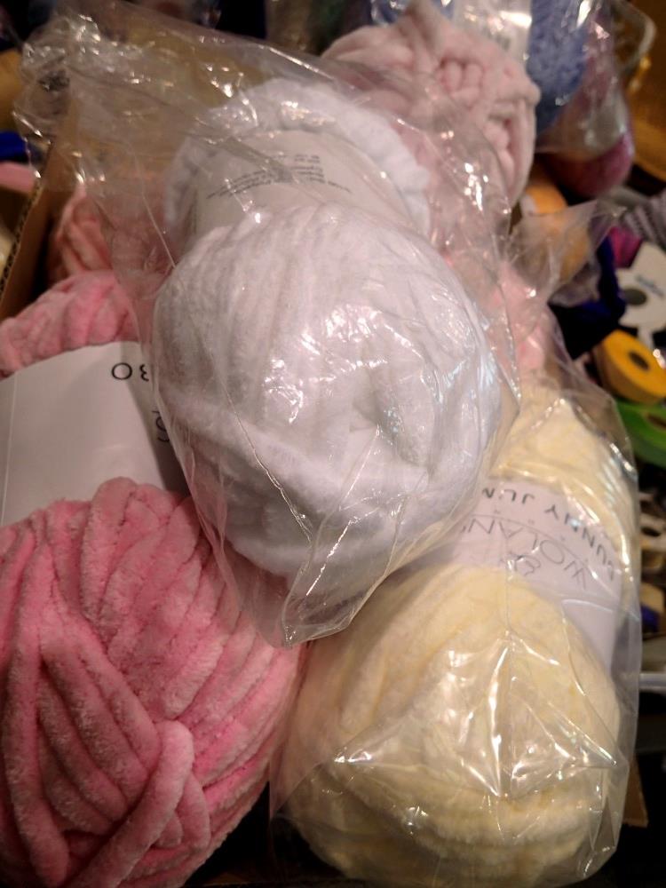 Wolans bunny jumbo wool in pinks and other colours, twenty balls. Not available for in-house P&P