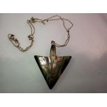An abalone shell arrow-form pendant necklace. UK P&P Group 0 (£6+VAT for the first lot and £1+VAT