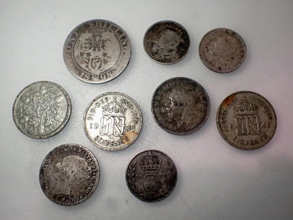 Small collection of mixed UK silver coins. UK P&P Group 0 (£6+VAT for the first lot and £1+VAT for