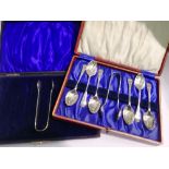 Cased set of plated teaspoons and tong and an empty case. UK P&P Group 1 (£16+VAT for the first