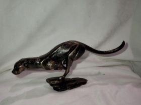 Cast iron running cheetah figure, L: 30 cm. UK P&P Group 1 (£16+VAT for the first lot and £2+VAT for