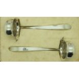 Pair of hallmarked silver sauce ladles, cased, Sheffield assay, combined 47g. UK P&P Group 1 (£16+