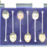 A set of six hallmarked silver coffee spoons, cased, combined 24g. UK P&P Group 1 (£16+VAT for the