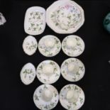Wedgwood tea service and further ceramics in the Strawberry pattern, 18 pieces total, no chips or