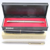 Boxed Parker fountain pen and a boxed Chatsworth gold nibbed pen. UK P&P Group 1 (£16+VAT for the