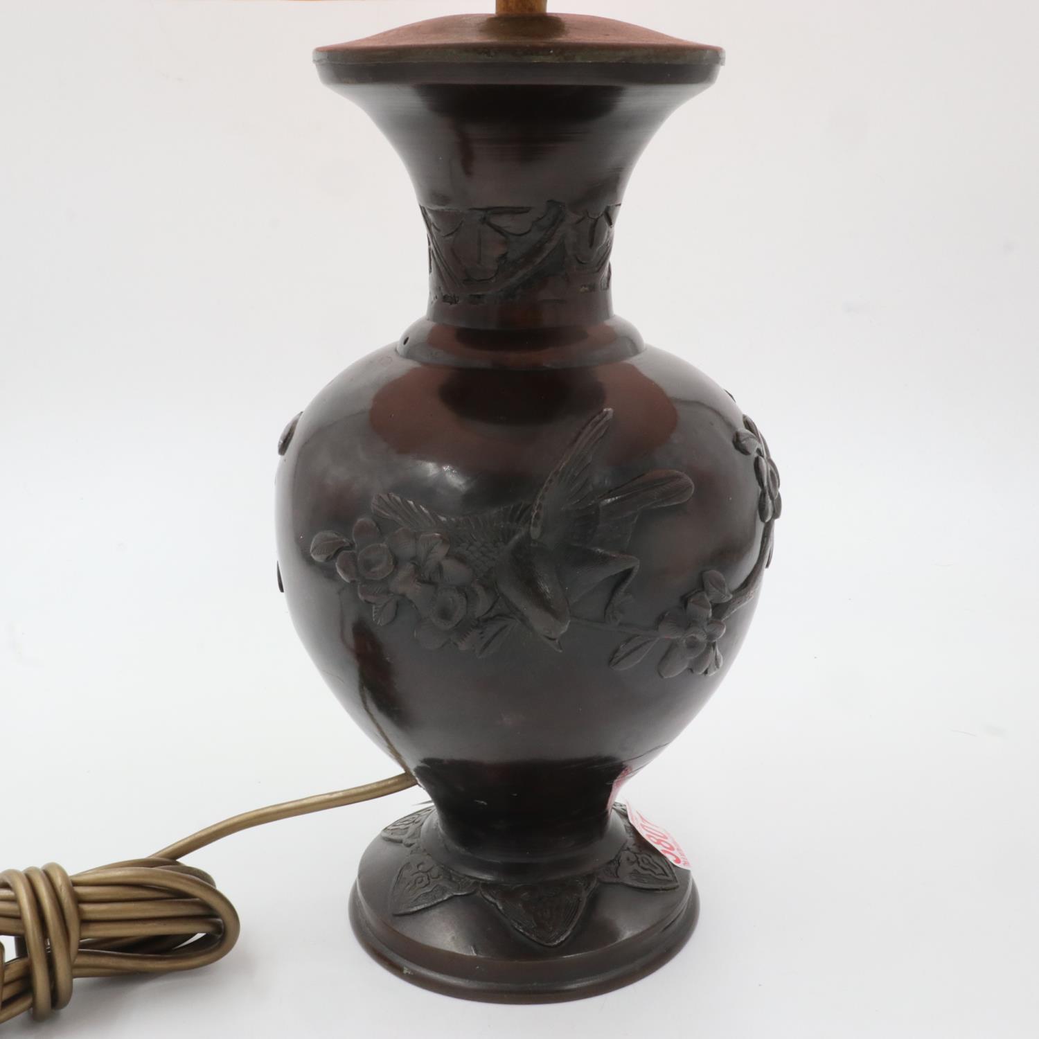 Oriental bronze table lamp with shade, decorated with birds and cherry blossom, H: 53 cm. All - Image 2 of 3