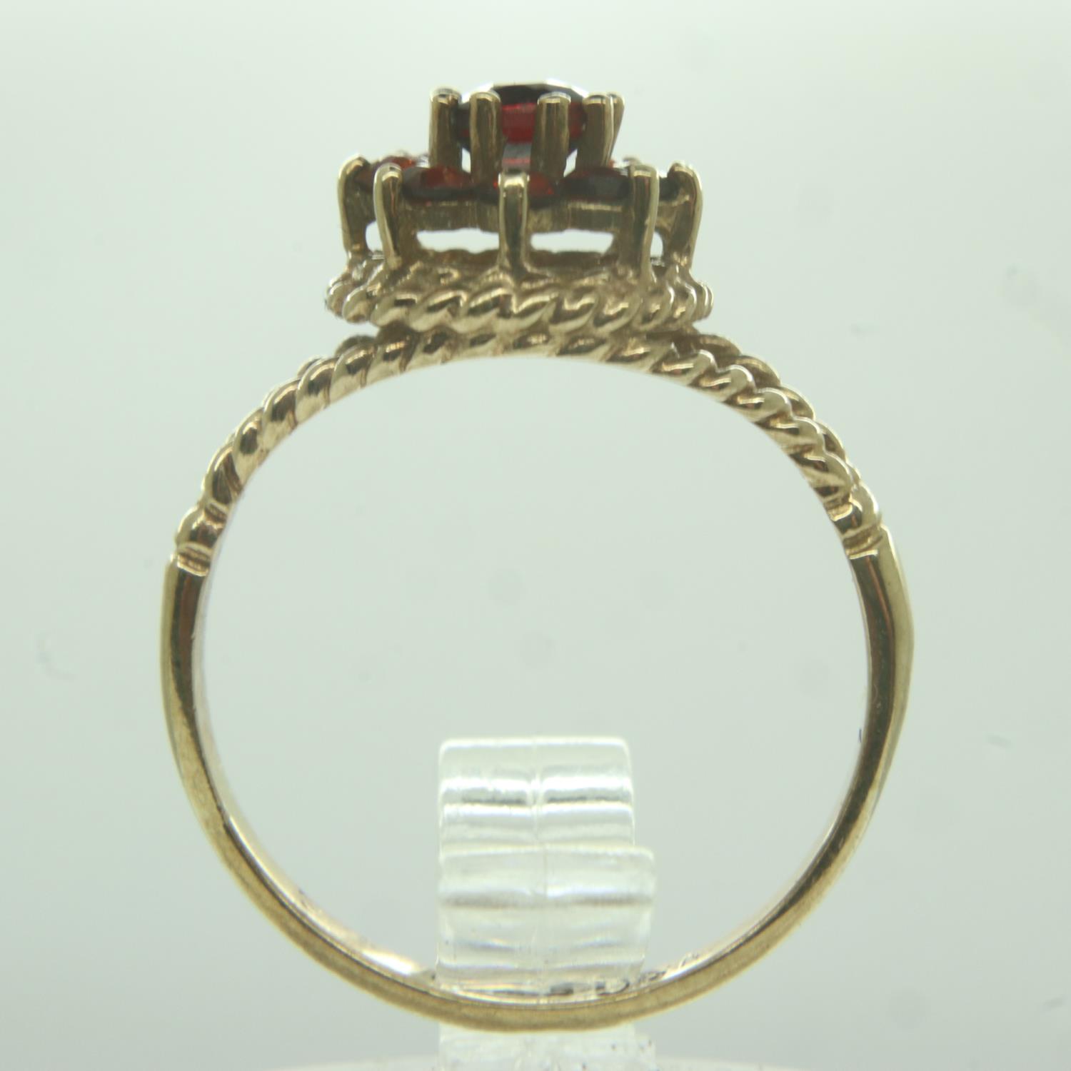 9ct gold garnet set flower-head cluster ring, size J/K, 1.6g. UK P&P Group 0 (£6+VAT for the first - Image 2 of 3