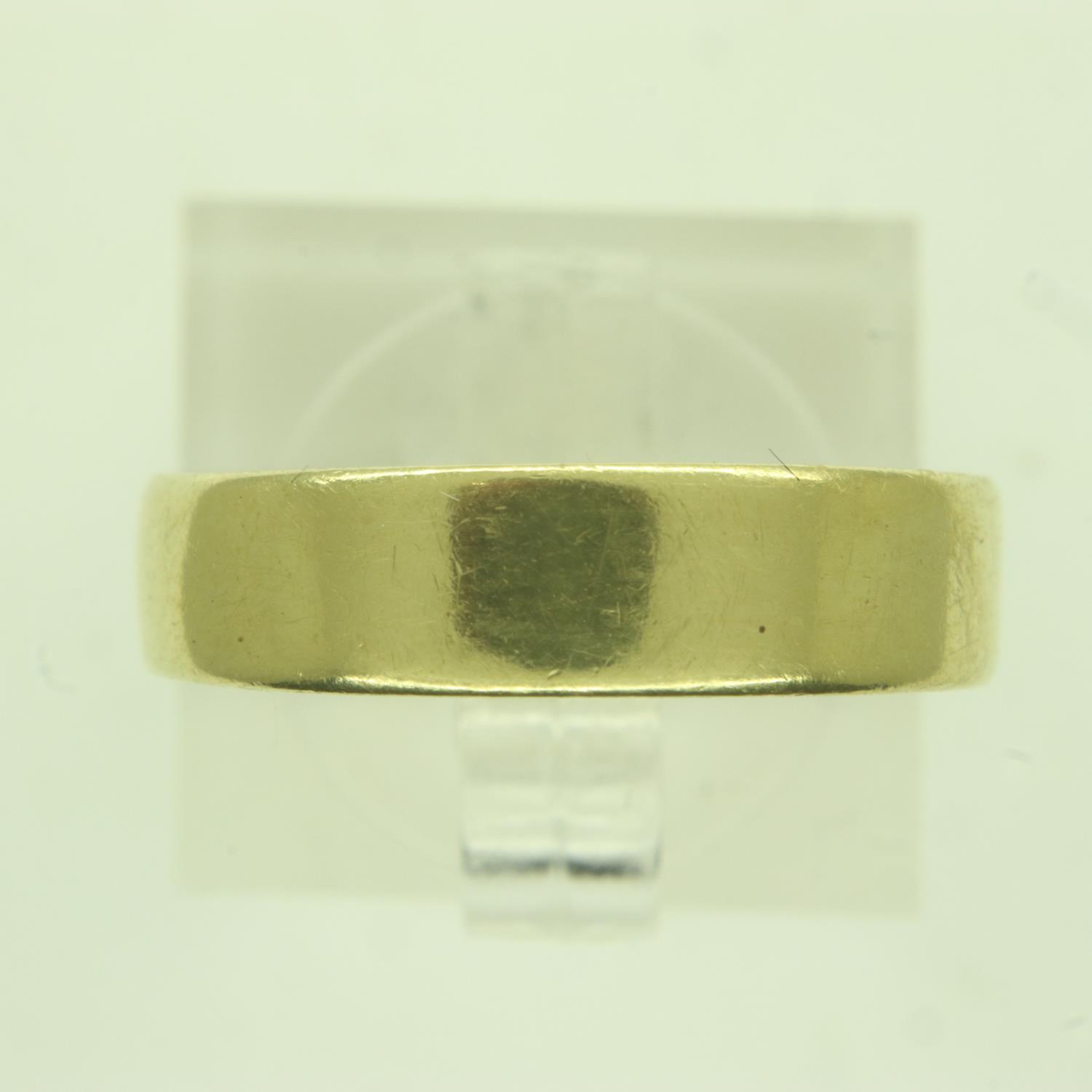 18ct gold wide profile wedding band, size P, 3.9g. P&P Group 0 (£6+VAT for the first lot and £1+
