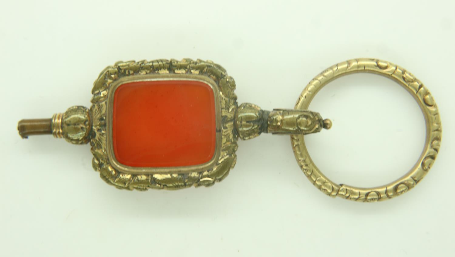 A 19th century over-sized gilt-metal pocket watch key, set with a panel of agate. P&P Group 0 (£6+ - Image 2 of 2
