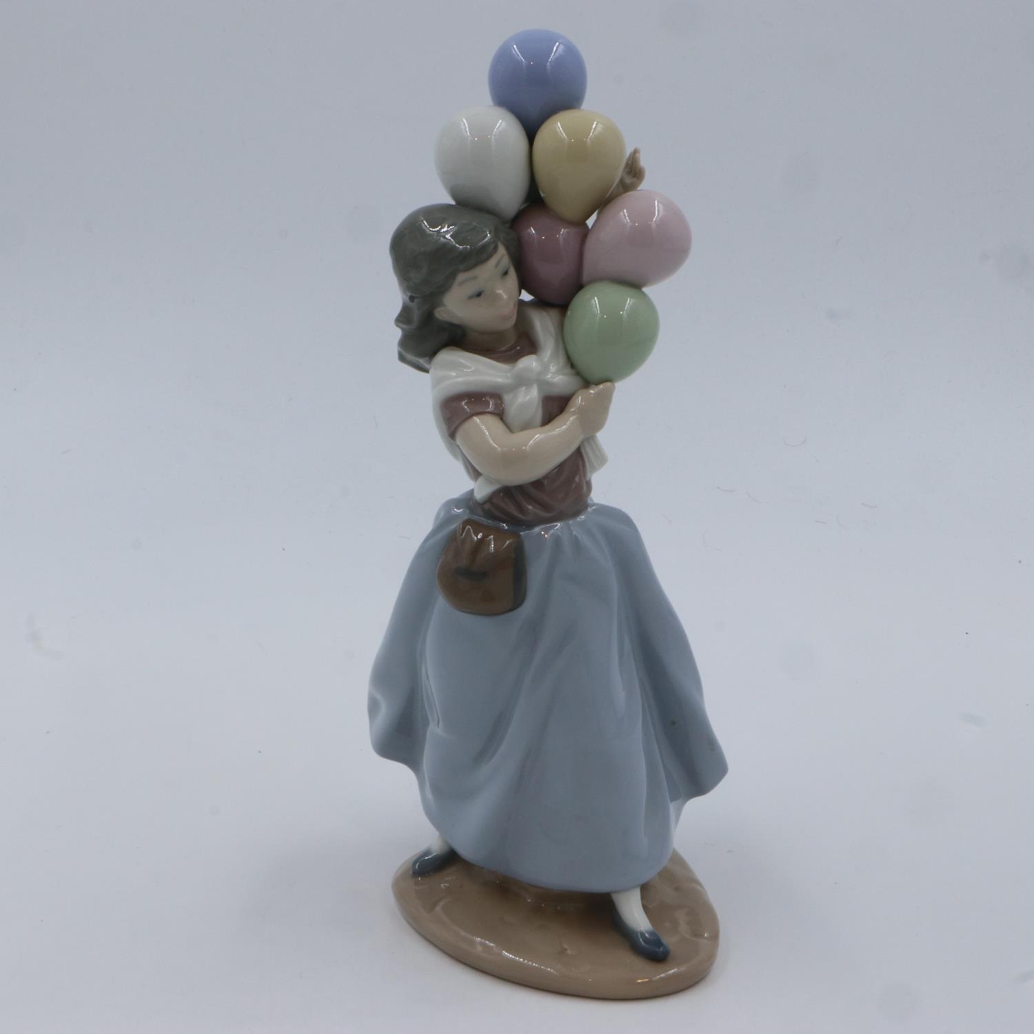 Lladro figurine, girl with a balloon, H: 26 cm, no cracks or chips. UK P&P Group 2 (£20+VAT for