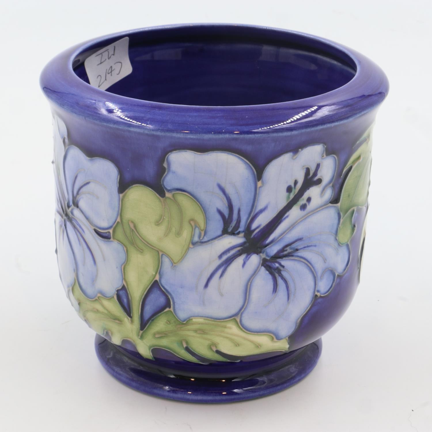 Moorcroft blue ground planter in the Hibiscus pattern, no chips or cracks, D: 20 cm. UK P&P Group