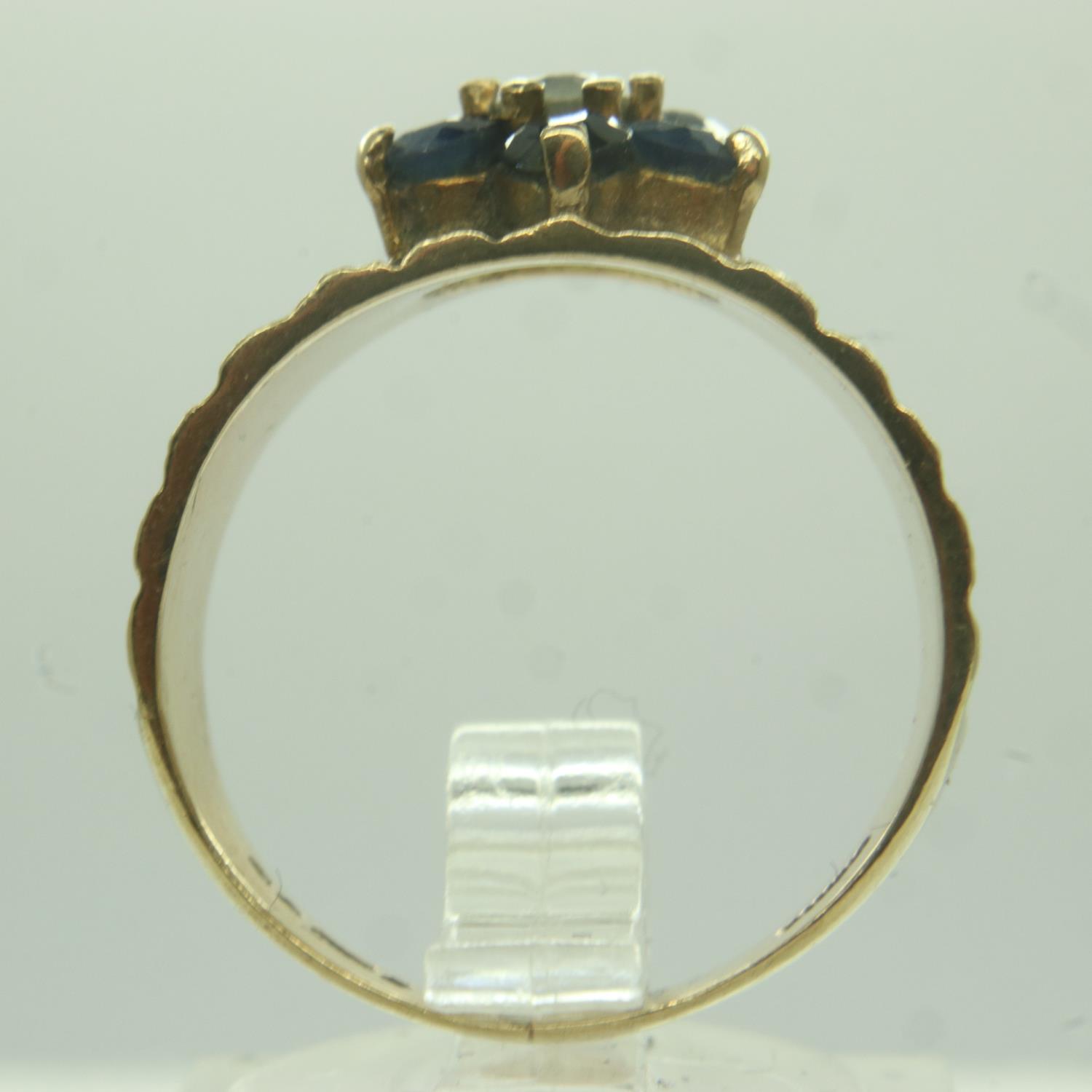 9ct gold ring set with diamond and sapphires, size N, 4.3g. UK P&P Group 0 (£6+VAT for the first lot - Image 2 of 3