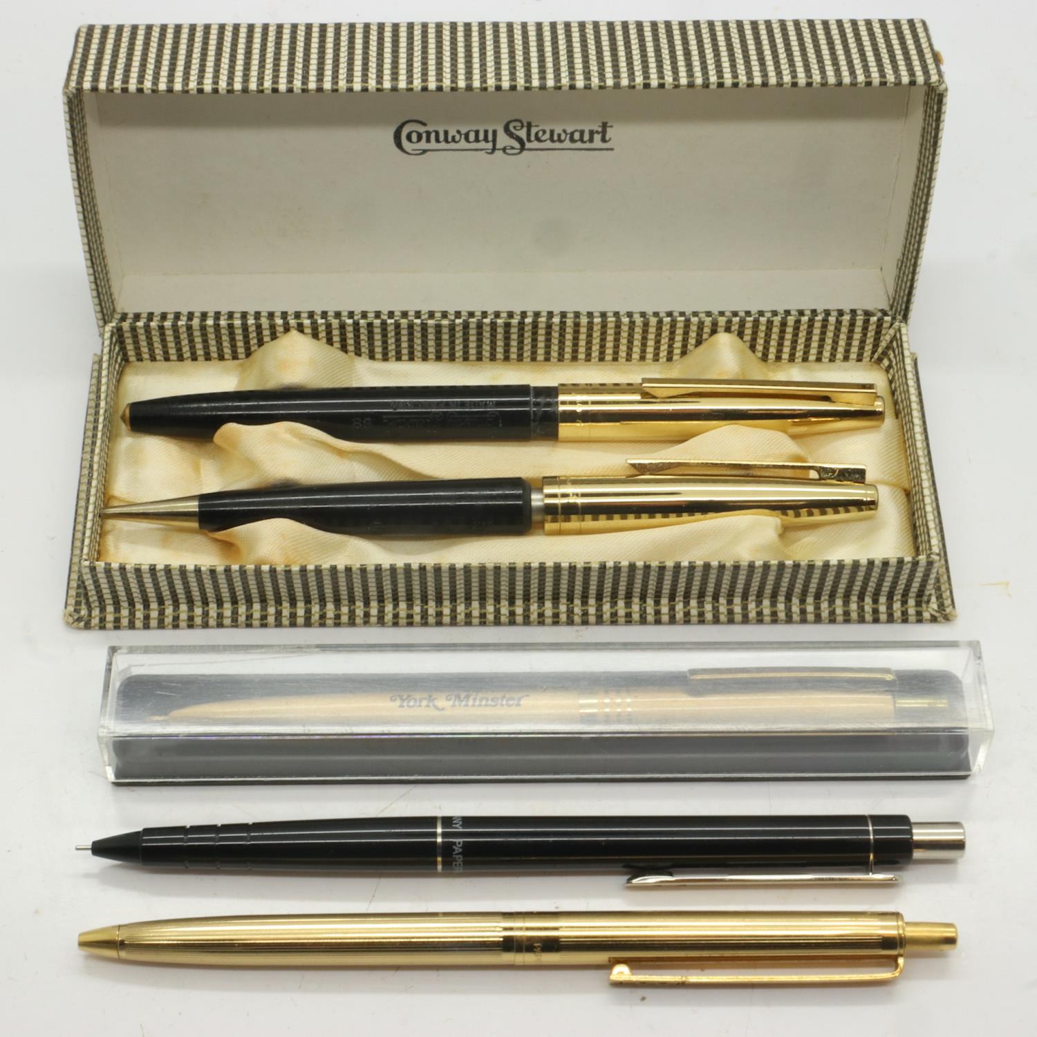 Conway Stewart model 69 pen and pencil set and other pens. UK P&P Group 1 (£16+VAT for the first lot