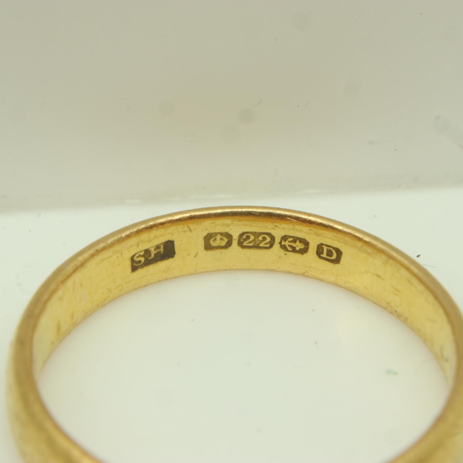 22ct gold slim profile wedding band, size S/T, 4.9g. P&P Group 0 (£6+VAT for the first lot and £1+ - Image 3 of 3