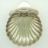 Hallmarked silver shell-form tri-footed dish, 67g, D: 11cm. UK P&P Group 1 (£16+VAT for the first