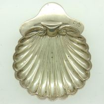 Hallmarked silver shell-form tri-footed dish, 67g, D: 11cm. UK P&P Group 1 (£16+VAT for the first