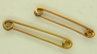 Two 9ct gold pin brooches, largest L: 40 mm, combined 3.7g. P&P Group 0 (£6+VAT for the first lot
