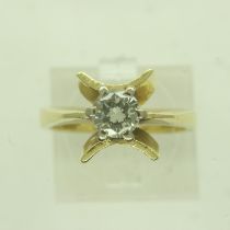 18ct gold solitaire diamond ring, unusual raised claw setting with the bright stone approximately