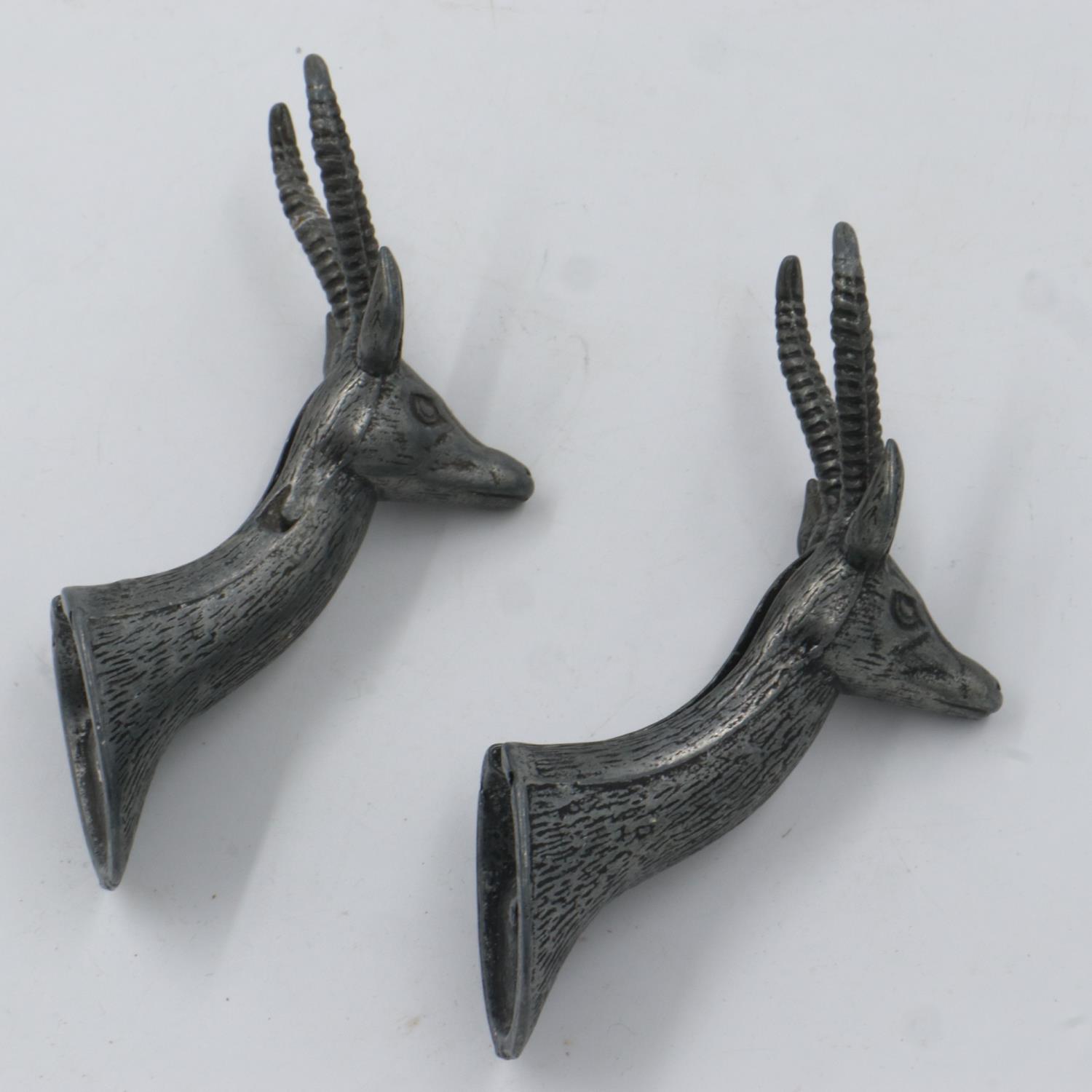 A pair of stag wall hooks, H: 12 cm. UK P&P Group 1 (£16+VAT for the first lot and £2+VAT for - Image 2 of 2