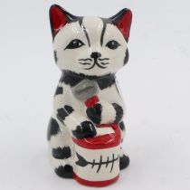 Lorna Bailey cat, Tuna, H: 13 cm. UK P&P Group 1 (£16+VAT for the first lot and £2+VAT for