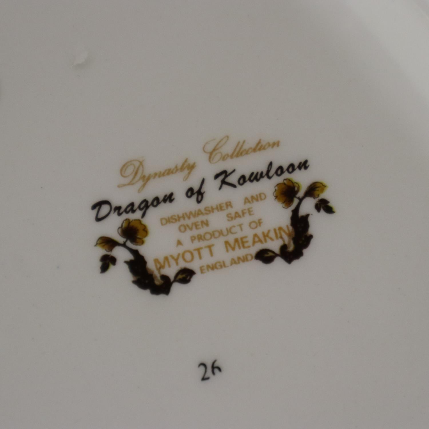 Myott Meakin dinner service of 32 pieces in the Dragon of Kowloon pattern, no chips or cracks. Not - Image 2 of 2