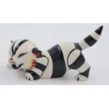 Lorna Bailey cat, Cruella, L: 18 cm. UK P&P Group 1 (£16+VAT for the first lot and £2+VAT for