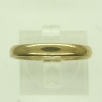 9ct gold slim profile wedding band, size O, 2.2g. UK P&P Group 0 (£6+VAT for the first lot and £1+