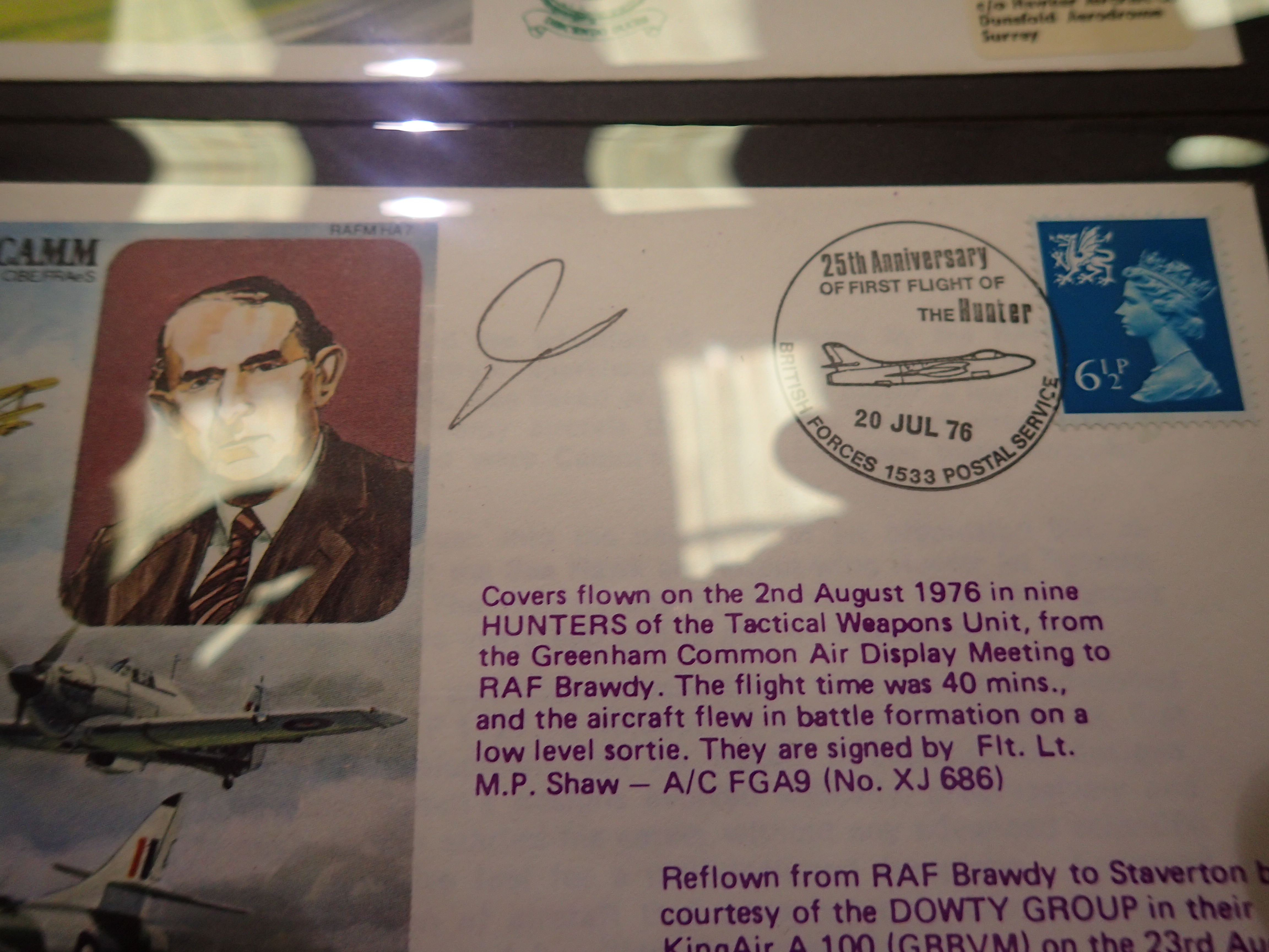 1960s/70s/80s RAF covers collection signed and unsigned in seven Hagner albums, approximately 315 - Bild 5 aus 10