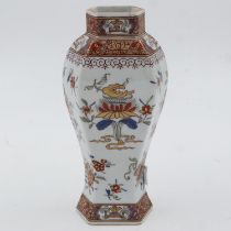 Lozenge shaped 20th century Oriental vase, H: 24 cm, has hairline cracks. UK P&P Group 2 (£20+VAT