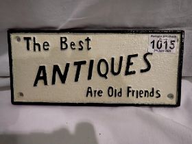 Cast iron sign The Best Antiques Are Old Friends, L: 24 cm. UK P&P Group 1 (£16+VAT for the first
