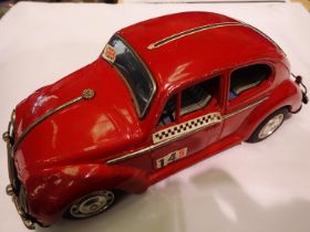 Battery operated VW Beetle, with 'no fall' action. UK P&P Group 2 (£20+VAT for the first lot and £