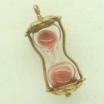 9ct gold mounted sand timer pendant / charm, 2.1g. UK P&P Group 0 (£6+VAT for the first lot and £1+