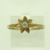 9ct gold solitaire flower-head ring set with cubic zirconia, size P, 0.9g. UK P&P Group 0 (£6+VAT