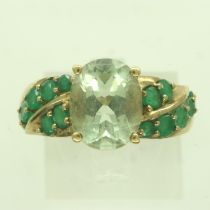 9ct gold ring set with emeralds and topaz, size O, 3.7g. UK P&P Group 0 (£6+VAT for the first lot