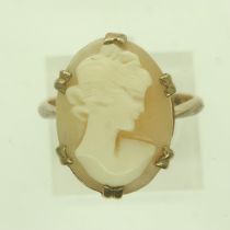 9ct gold ring set with a carved shell cameo panel, size M, 2.7g. UK P&P Group 0 (£6+VAT for the