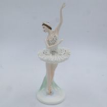 Coalport limited edition figurine, Dame Margot Fonteyn, no cracks or chips. UK P&P Group 2 (£20+